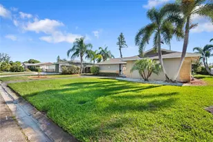 5072 43rd St S, Saint Petersburg, FL 33711 - Photo 2