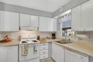 39115 Ola Ave, Zephyrhills, FL 33542 - Photo 16