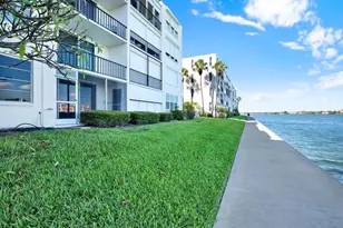 7625 Sun Island Dr S, South Pasadena, FL 33707 - Photo 2