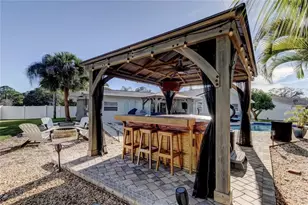 2686 Clubhouse Dr S, Clearwater, FL 33761 - Photo 12