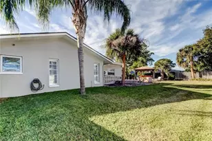 2686 Clubhouse Dr S, Clearwater, FL 33761 - Photo 14