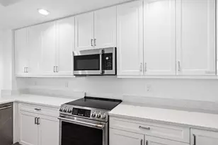 125 Island Way, Clearwater Beach, FL 33767 - Photo 6