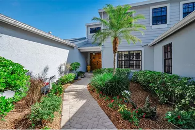 990 San Carlos Court NE, Saint Petersburg, FL 33702 - Photo 4
