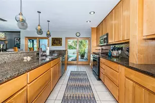 990 San Carlos Ct NE, Saint Petersburg, FL 33702 - Photo 26