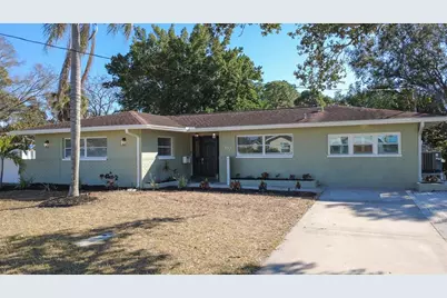 110 92nd Avenue NE, Saint Petersburg, FL 33702 - Photo 1