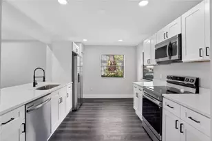 5014 Barrington Cir, Sarasota, FL 34234 - Photo 8