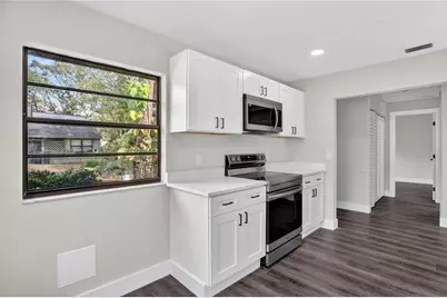 5014 Barrington Circle #2102, Sarasota, FL 34234 - Photo 4