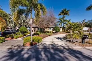 2816 Applewood Dr, Clearwater, FL 33759 - Photo 2