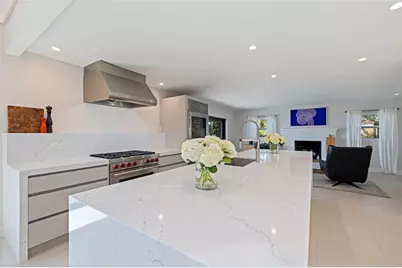 218 Colony Point Road S, Saint Petersburg, FL 33705 - Photo 28