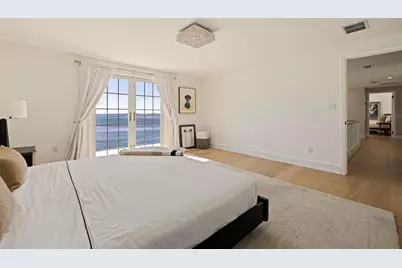 218 Colony Point Road S, Saint Petersburg, FL 33705 - Photo 38