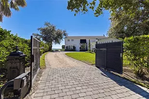 218 Colony Point Rd S, Saint Petersburg, FL 33705 - Photo 14