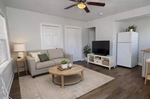 3927 6th St S, Saint Petersburg, FL 33705 - Photo 4