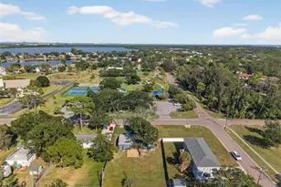 8110 Macoma Dr NE, Saint Petersburg, FL 33702 - Photo 38