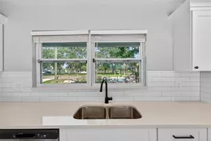 8110 Macoma Dr NE, Saint Petersburg, FL 33702 - Photo 30