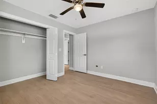 8110 Macoma Dr NE, Saint Petersburg, FL 33702 - Photo 4