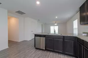 429 Kensington View Dr, Winter Haven, FL 33880 - Photo 2