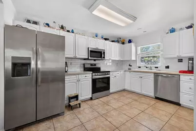 15536 Bristol Circle E, Clearwater, FL 33764 - Photo 6