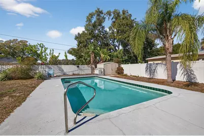 15536 Bristol Circle E, Clearwater, FL 33764 - Photo 16