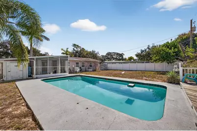 15536 Bristol Circle E, Clearwater, FL 33764 - Photo 18