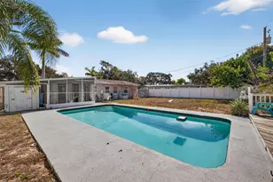 15536 Bristol Cir E, Clearwater, FL 33764 - Photo 18