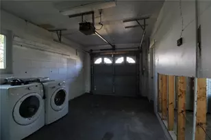 8317 Boxwood Dr, Tampa, FL 33615 - Photo 16