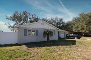8317 Boxwood Dr, Tampa, FL 33615 - Photo 2