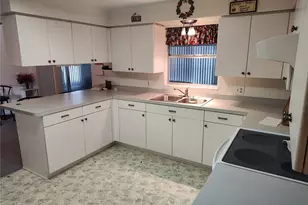 38247 3rd Ave, Zephyrhills, FL 33542 - Photo 8