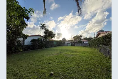 8819 Garland Avenue, Surfside, FL 33154 - Photo 10