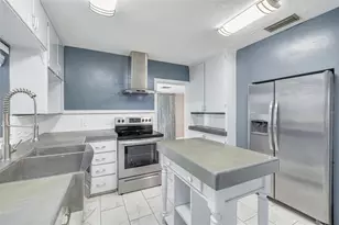 5655 1st Ave N, Saint Petersburg, FL 33710 - Photo 12