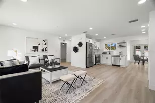 7211 Orpine Dr N, Saint Petersburg, FL 33702 - Photo 10