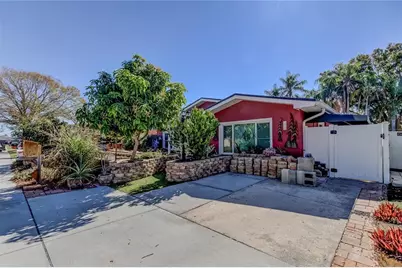 1821 Driftwood Circle N, Oldsmar, FL 34677 - Photo 2
