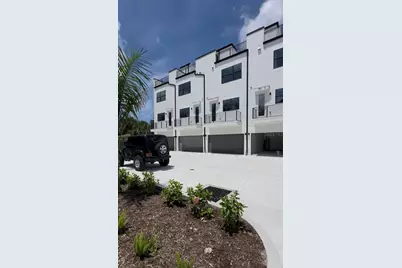 375 13th St N, Saint Petersburg, FL 33705 - Photo 24