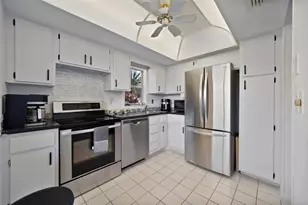 2484 Laurelwood Dr, Clearwater, FL 33763 - Photo 18