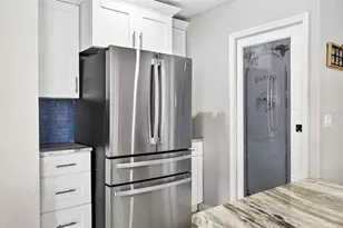 8718 Tahiti Ln, Tampa, FL 33615 - Photo 16