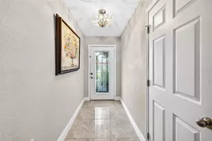 8718 Tahiti Ln, Tampa, FL 33615 - Photo 4