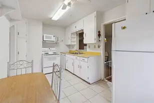 1001 Hull St S, Gulfport, FL 33707 - Photo 10