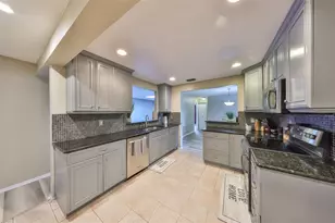 12341 79th Pl, Seminole, FL 33772 - Photo 10