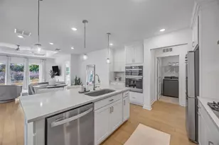 1095 Kistna Dr, Zephyrhills, FL 33540 - Photo 10