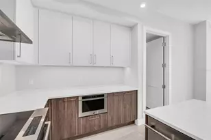275 1st Ave S, Saint Petersburg, FL 33701 - Photo 14