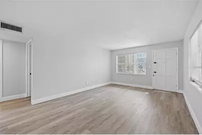 1000 49th Street N #214, Saint Petersburg, FL 33710 - Photo 4