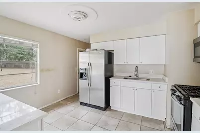 7649 Stratford Boulevard, Orlando, FL 32807 - Photo 10