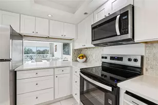 1100 N Shore Dr NE, Saint Petersburg, FL 33701 - Photo 8