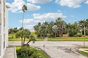 1100 N Shore Dr NE, Saint Petersburg, FL 33701 - Photo 2