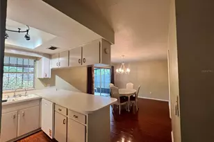 9715 Hidden Oaks Cir, Tampa, FL 33612 - Photo 8