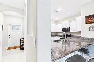 726 Royal Empress Dr, Ruskin, FL 33570 - Photo 6
