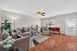 201 Bedford Trail, Sun City Center, FL 33573 - Photo 6