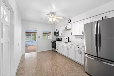 9032 Bay Street NE, Saint Petersburg, FL 33702 - Photo 10