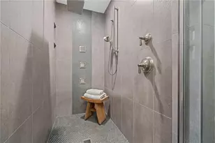 720 Brightwaters Blvd NE, Saint Petersburg, FL 33704 - Photo 20