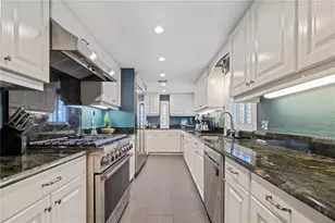 720 Brightwaters Blvd NE, Saint Petersburg, FL 33704 - Photo 8