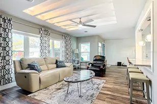 6210 6th Ave S, Saint Petersburg, FL 33707 - Photo 10